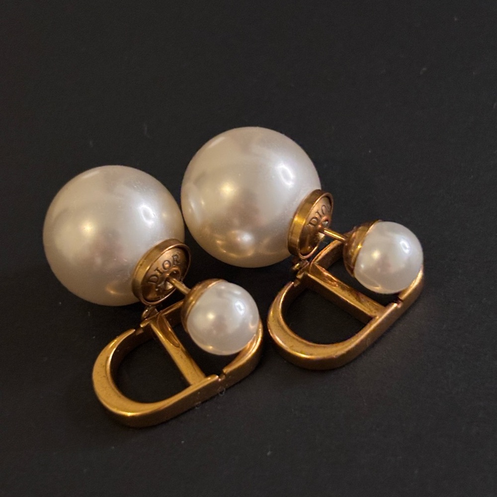 Elegant Gold and White Pearl Earrings
